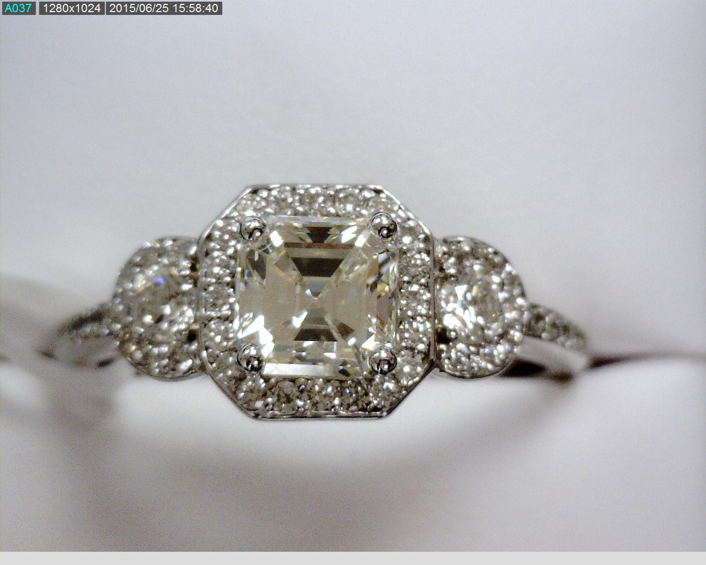 Natural Diamond Ring Classic Round