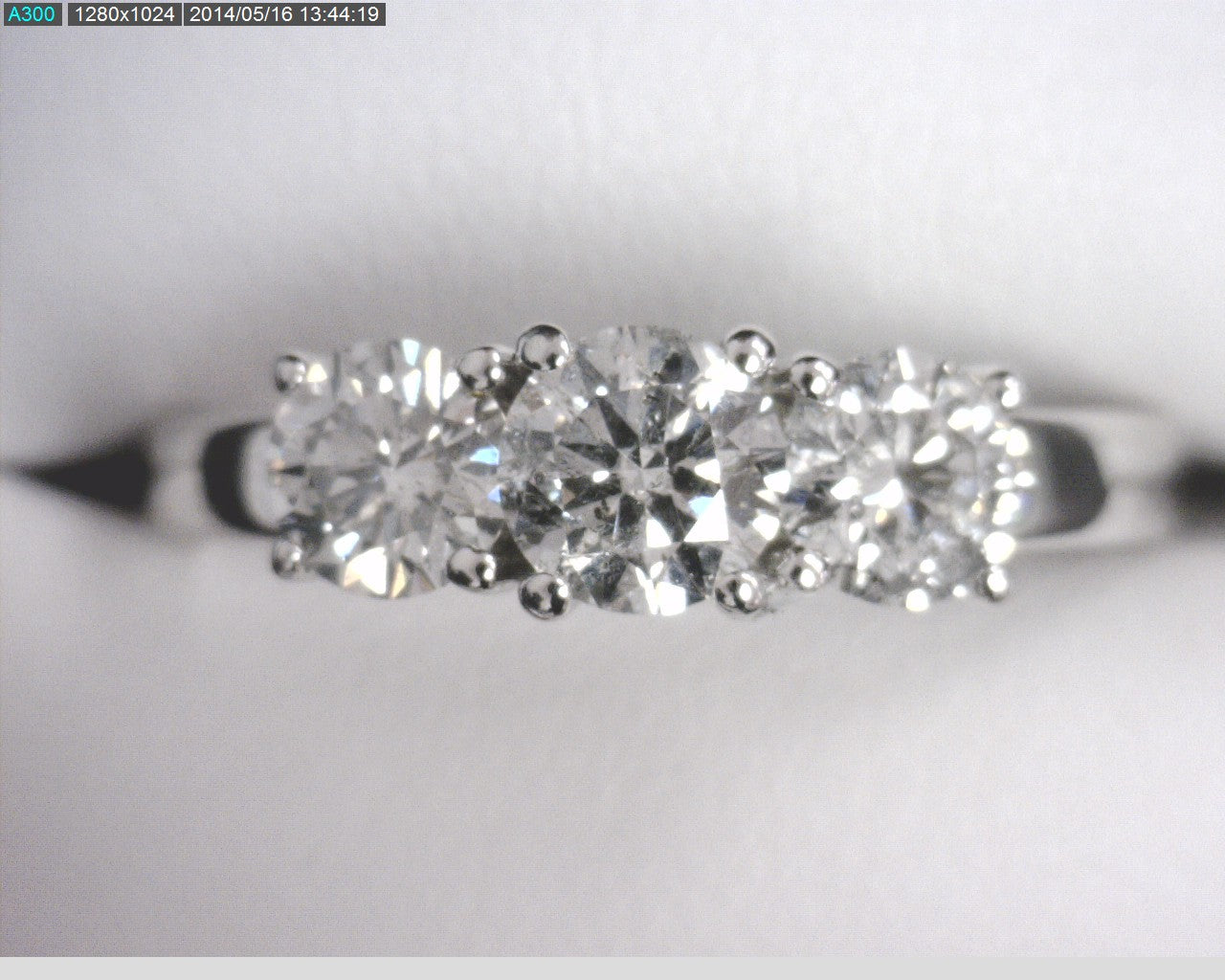 3 Stone Ring Round